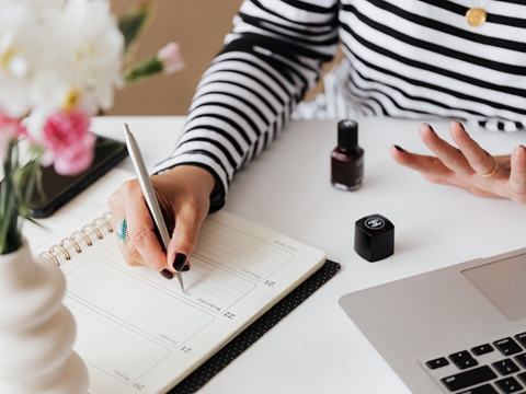 東莞企業(yè)注冊(cè)香港公司的全景指南：政策、流程及優(yōu)勢(shì)剖析