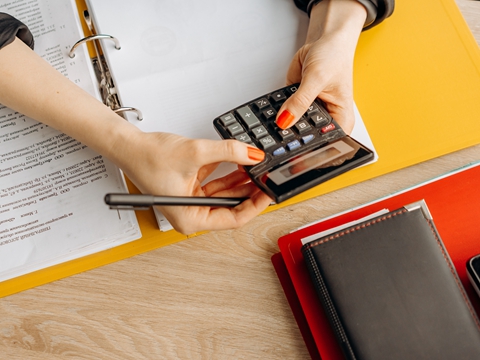 2025香港銀行卡紅黑榜：跨境匯款、返現(xiàn)、免手續(xù)費(fèi)哪家強(qiáng)？