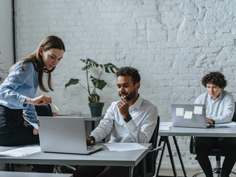 EB1A綠卡申請(qǐng)指南：掌握五大要素，輕松獲批！